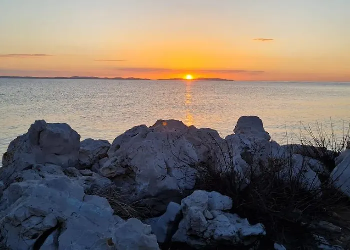 Sunbeach Apartment Vir